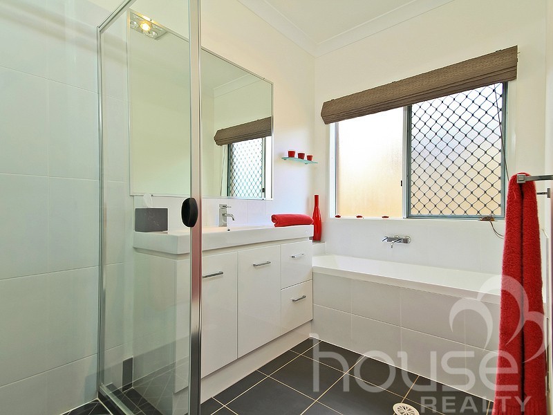 15 Stacey Close, Moggill QLD 4070