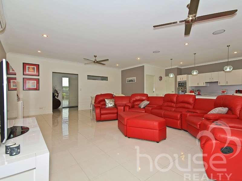 15 Stacey Close, Moggill QLD 4070