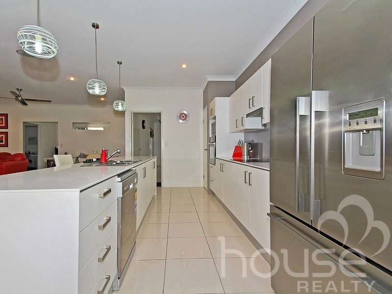 15 Stacey Close, Moggill QLD 4070