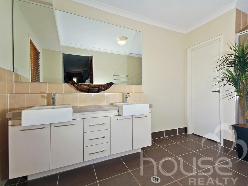 8 Kallatina Terrace, Karalee QLD 4306