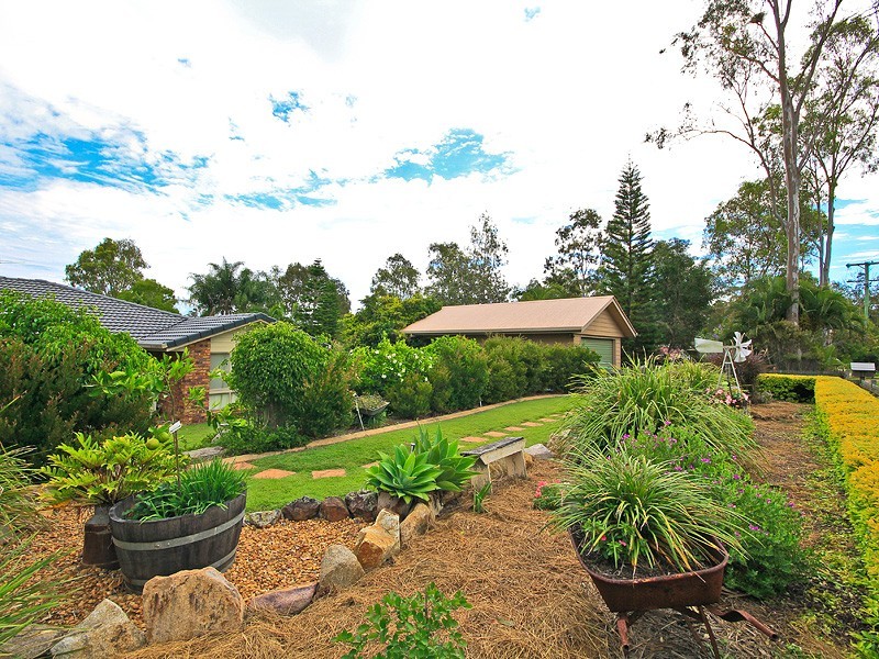 7 College Road, Karana Downs QLD 4306