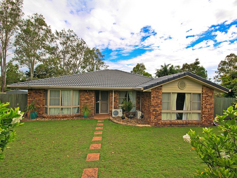 7 College Road, Karana Downs QLD 4306