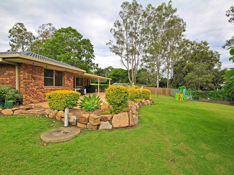 7 College Road, Karana Downs QLD 4306