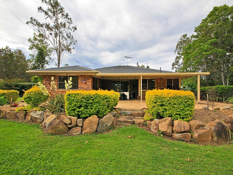 7 College Road, Karana Downs QLD 4306