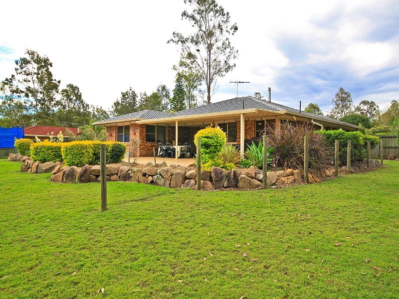 7 College Road, Karana Downs QLD 4306