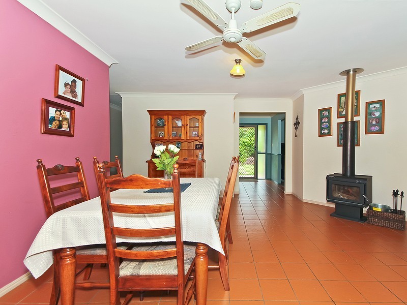 7 College Road, Karana Downs QLD 4306