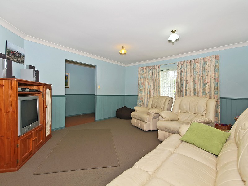 7 College Road, Karana Downs QLD 4306