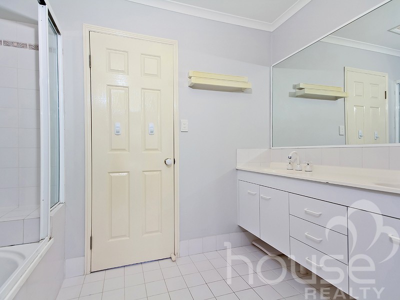 4/302 College Road, Karana Downs QLD 4306
