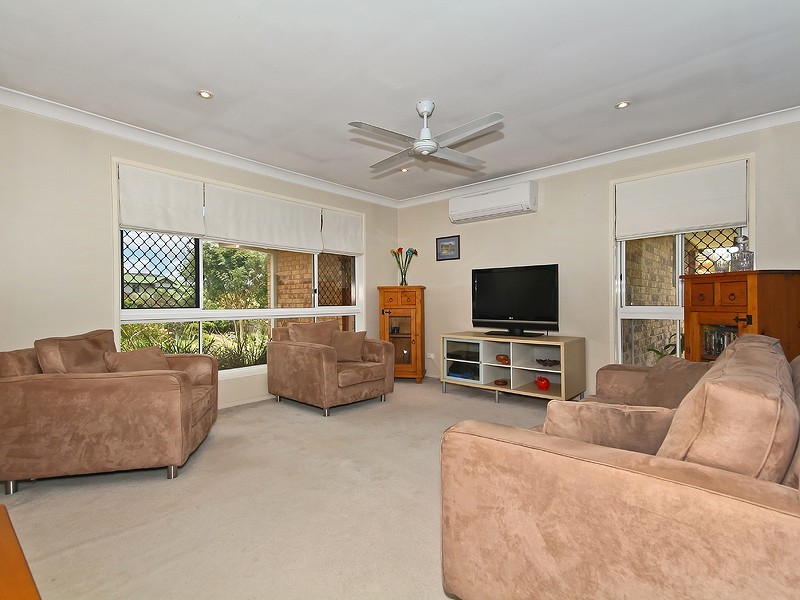 6 Oakmont Grove, Karana Downs QLD 4306