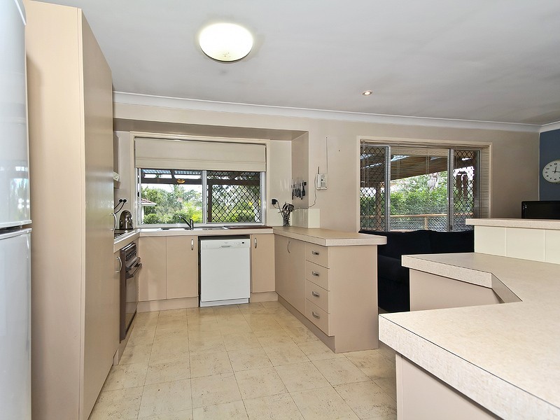 6 Oakmont Grove, Karana Downs QLD 4306
