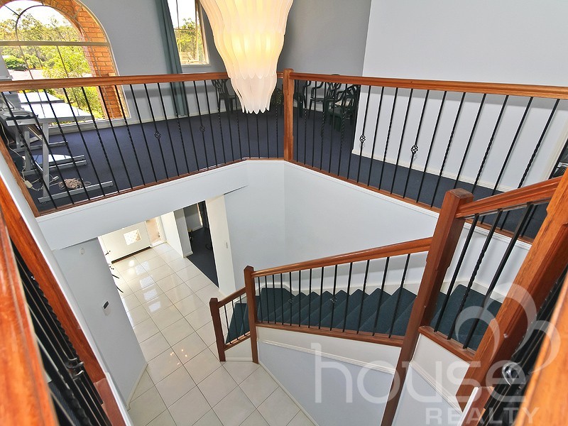 4 Fryer Close, Bellbowrie QLD 4070