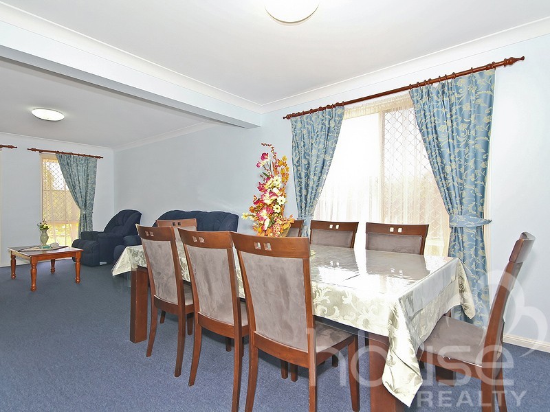 4 Fryer Close, Bellbowrie QLD 4070