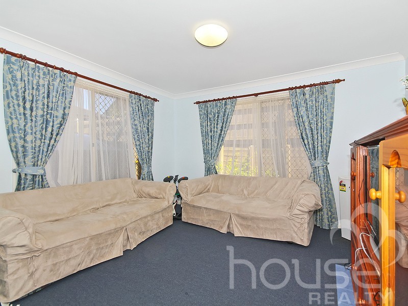4 Fryer Close, Bellbowrie QLD 4070