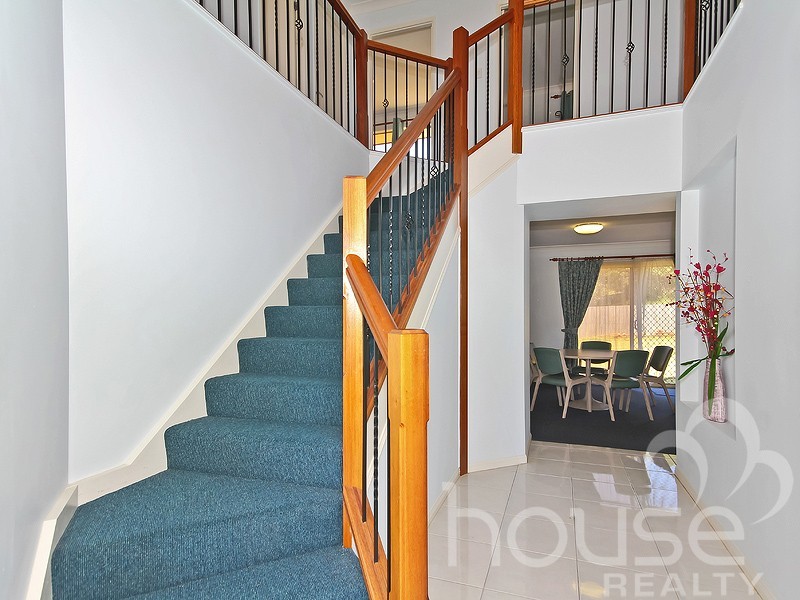 4 Fryer Close, Bellbowrie QLD 4070