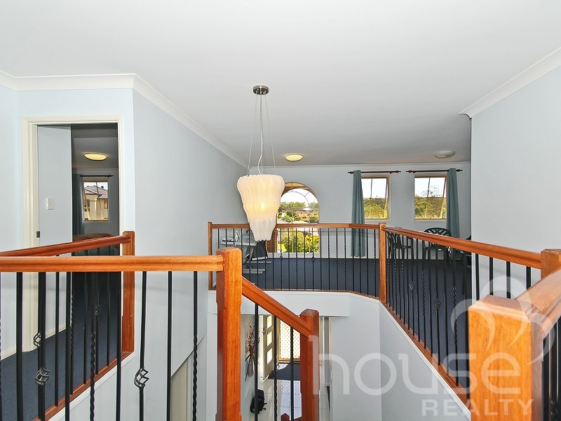 4 Fryer Close, Bellbowrie QLD 4070