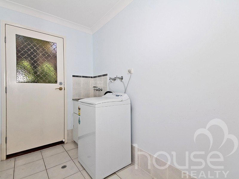 4 Fryer Close, Bellbowrie QLD 4070