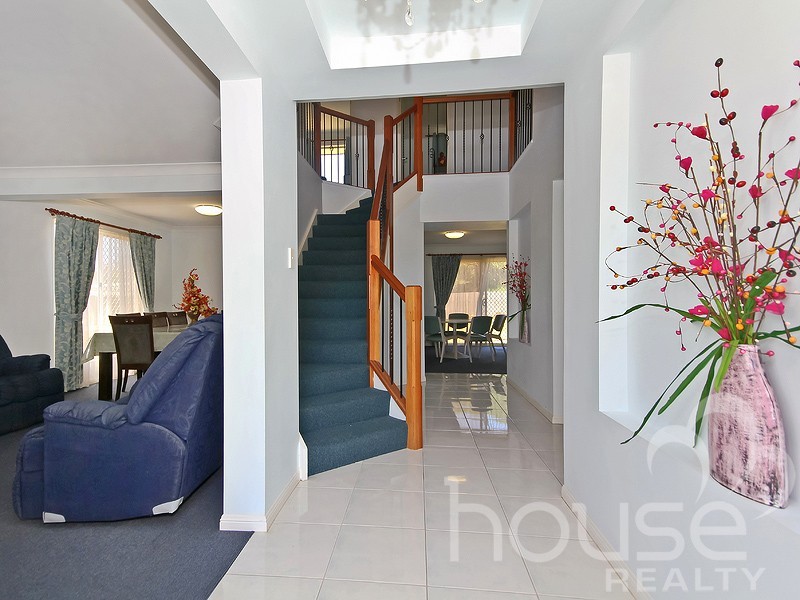 4 Fryer Close, Bellbowrie QLD 4070