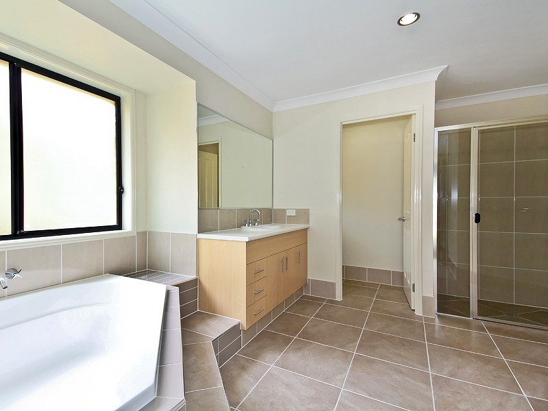 48 Jack Holt Place, Mount Crosby QLD 4306