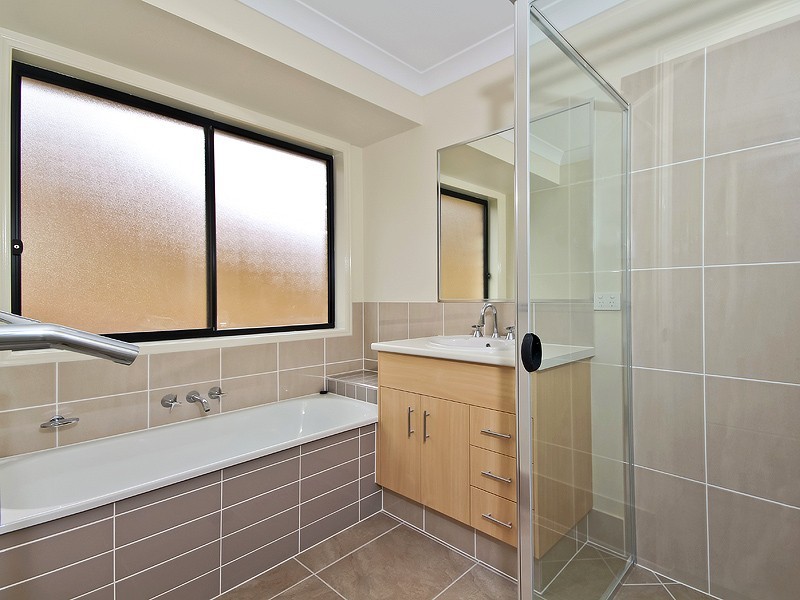 48 Jack Holt Place, Mount Crosby QLD 4306