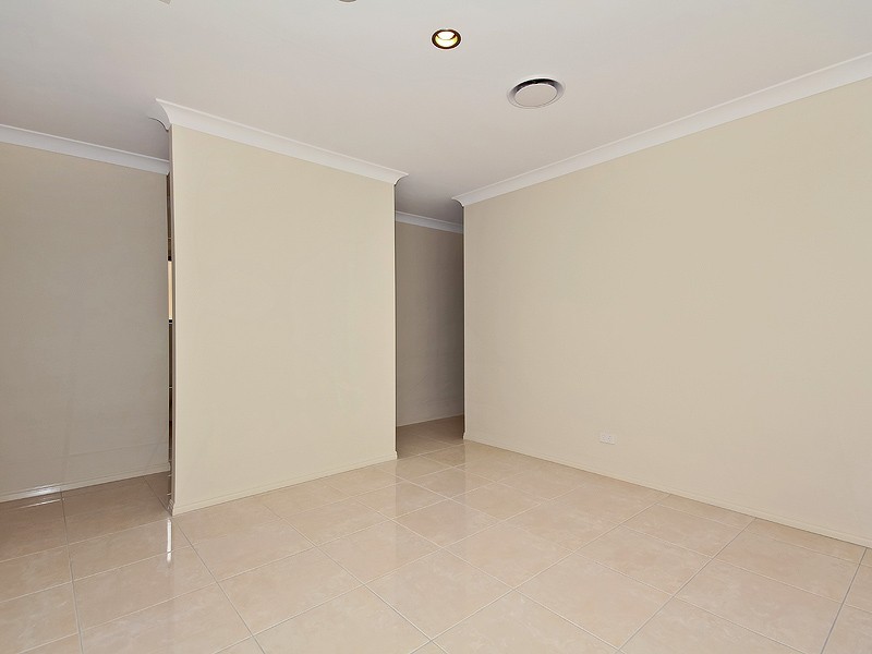 48 Jack Holt Place, Mount Crosby QLD 4306