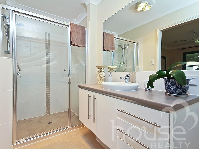 5 Barbara Court, Moggill QLD 4070