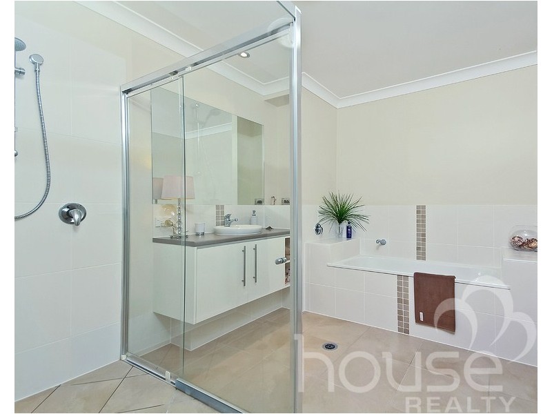 5 Barbara Court, Moggill QLD 4070