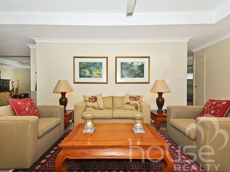 5 Barbara Court, Moggill QLD 4070