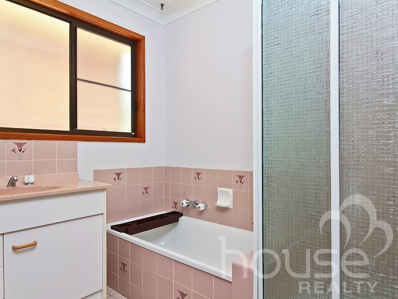 11 Nawalla Court, Karana Downs QLD 4306