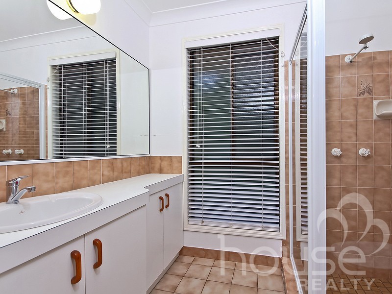 10 Islandview Street, Barellan Point QLD 4306