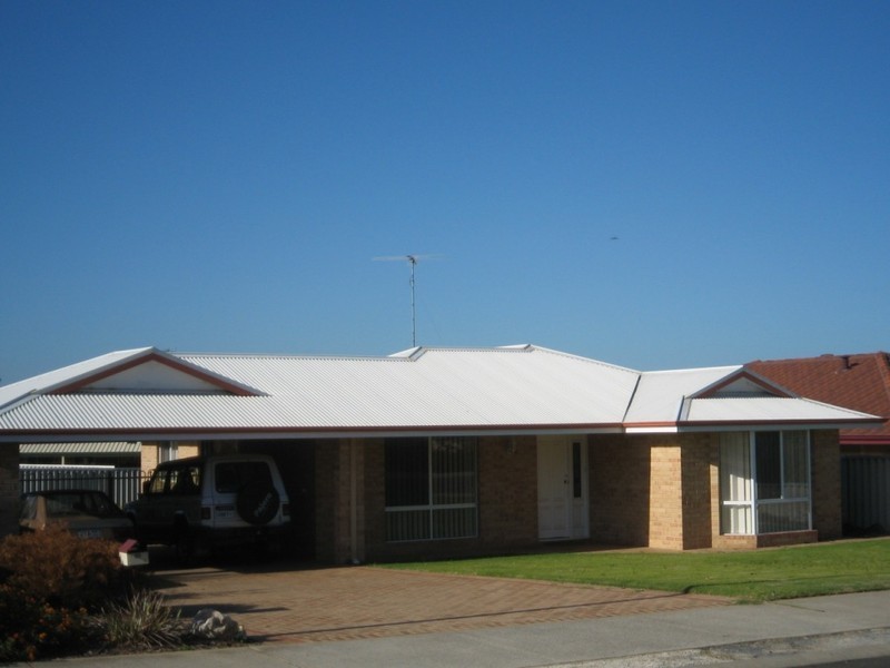 30 Somerville Drive, College Grove WA 6230