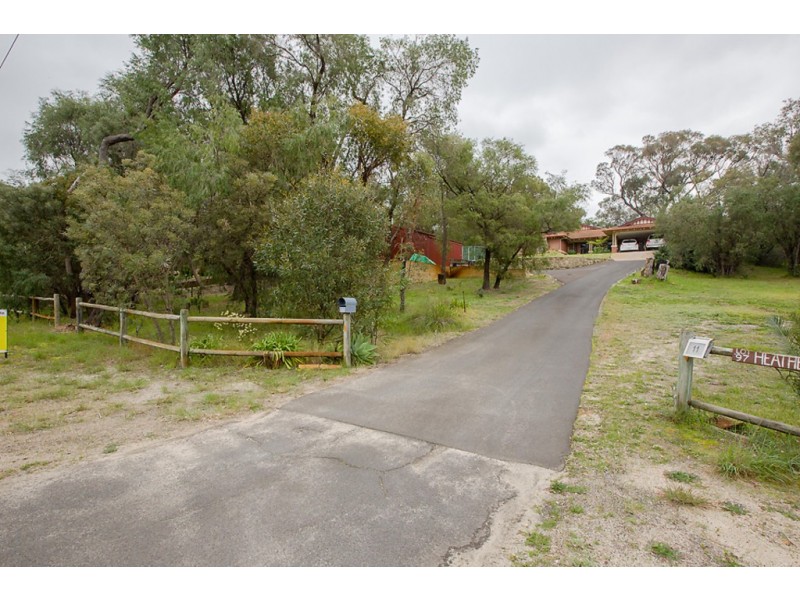 11 Little Place, Leschenault WA 6233