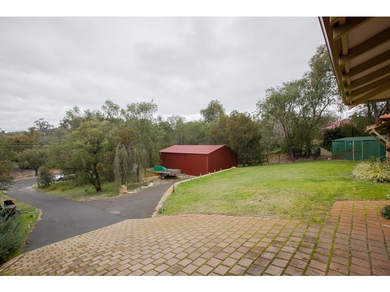 11 Little Place, Leschenault WA 6233