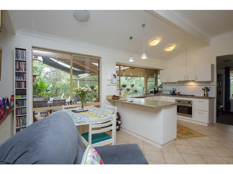 11 Little Place, Leschenault WA 6233