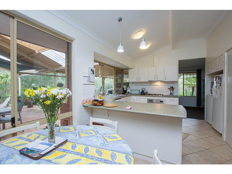 11 Little Place, Leschenault WA 6233