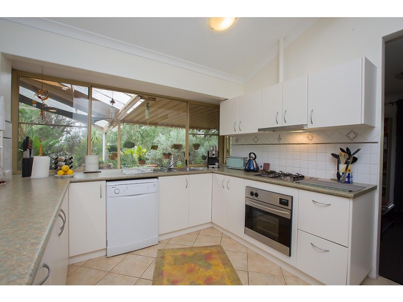 11 Little Place, Leschenault WA 6233