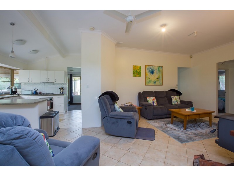 11 Little Place, Leschenault WA 6233