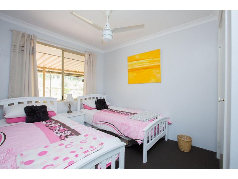 11 Little Place, Leschenault WA 6233