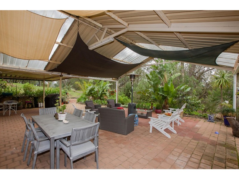 11 Little Place, Leschenault WA 6233