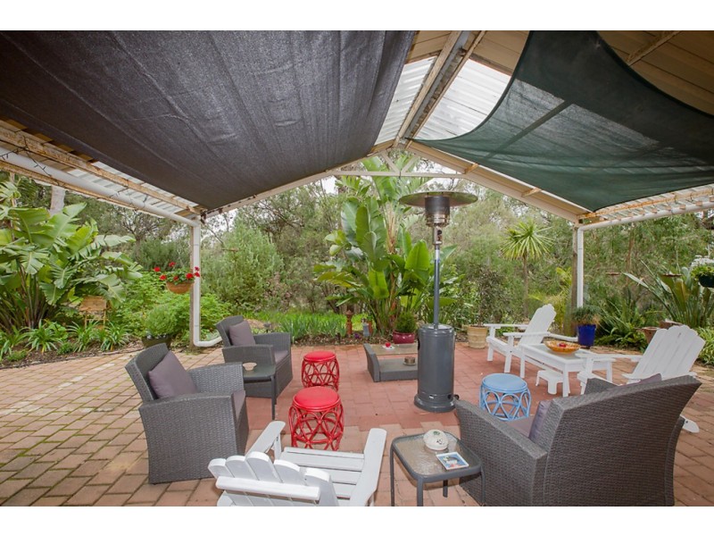 11 Little Place, Leschenault WA 6233