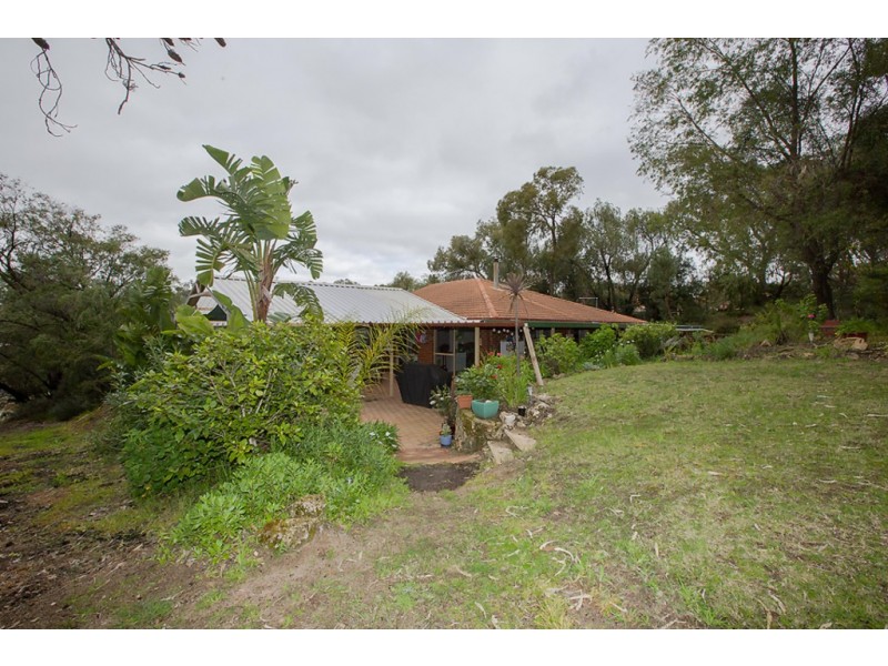 11 Little Place, Leschenault WA 6233