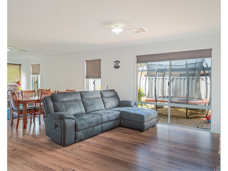 8 Claymore Loop, Dalyellup WA 6230