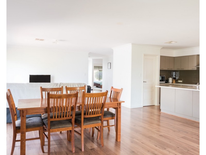 8 Claymore Loop, Dalyellup WA 6230