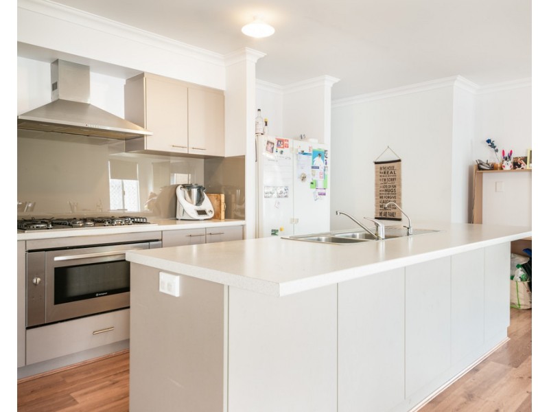 8 Claymore Loop, Dalyellup WA 6230
