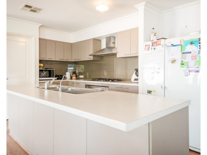 8 Claymore Loop, Dalyellup WA 6230