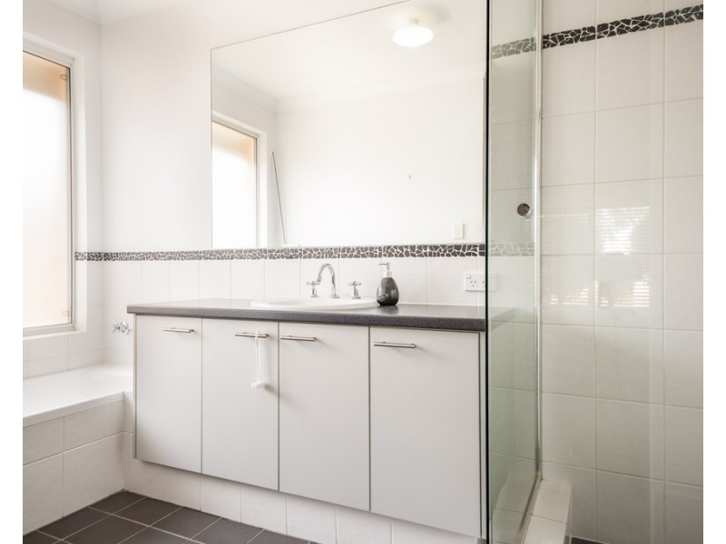 8 Claymore Loop, Dalyellup WA 6230