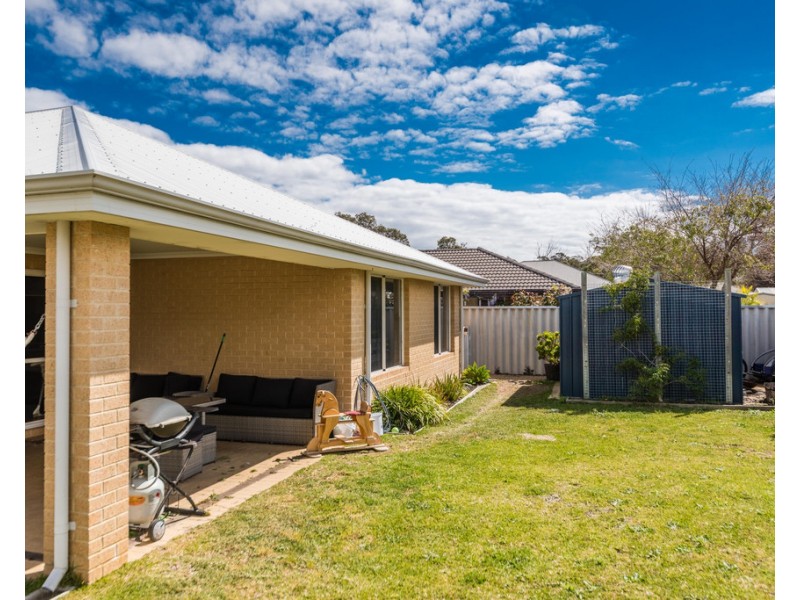 8 Claymore Loop, Dalyellup WA 6230