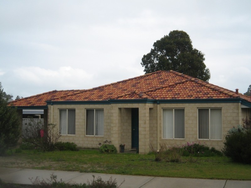 64 Somerville Drive, College Grove WA 6230