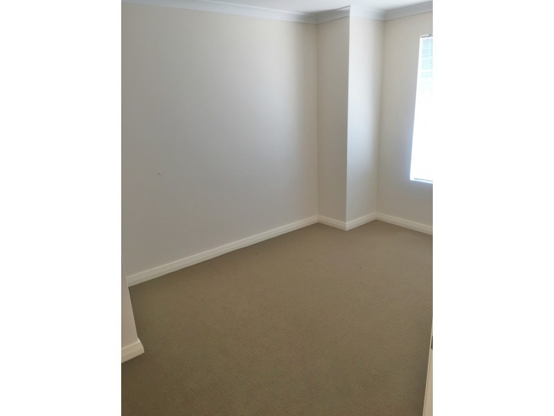 13b Cambrose Avenue, Australind WA 6233