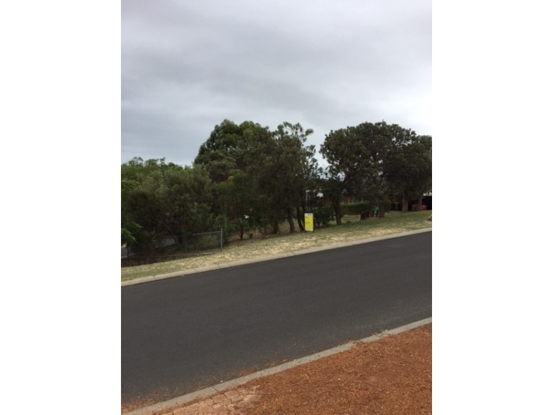 1A Regents Place, College Grove WA 6230