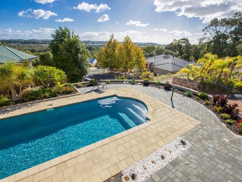 16 Trinity Rise, College Grove WA 6230